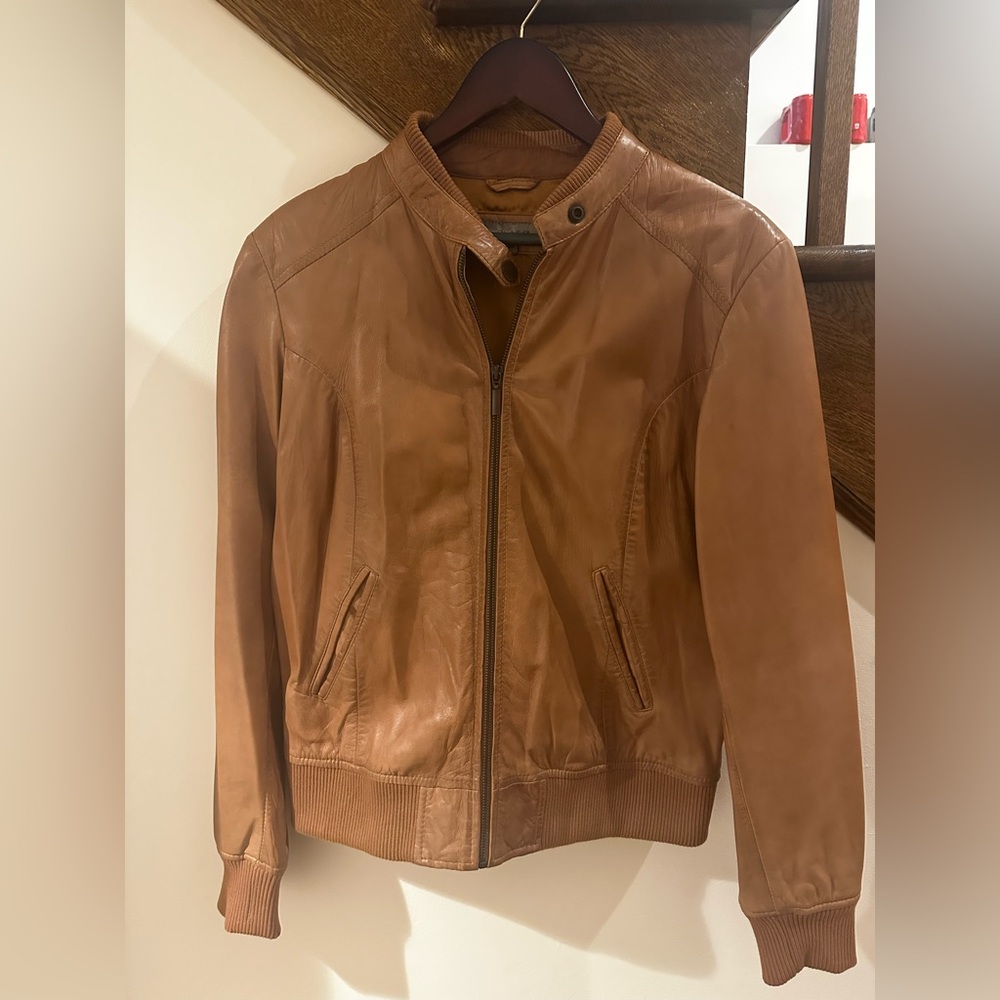 100% soft genuine leather jacket, purchased in Italy size 46 euro or 15 us women